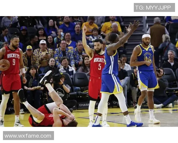 勇士与活塞激战12月2日NBA赛场精彩对决回顾与分析 勇士与活塞激战12月2日NBA赛场精彩对决回顾与分析