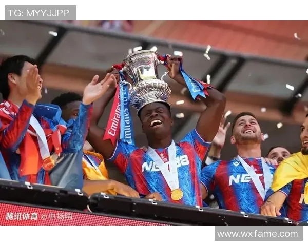 奥林匹克与水晶体育的精彩对决揭示了足球战术与团队合作的重要性