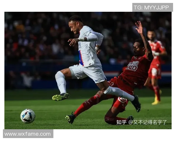 斯特拉斯与里尔激战正酣谁能在法甲赛场上笑到最后